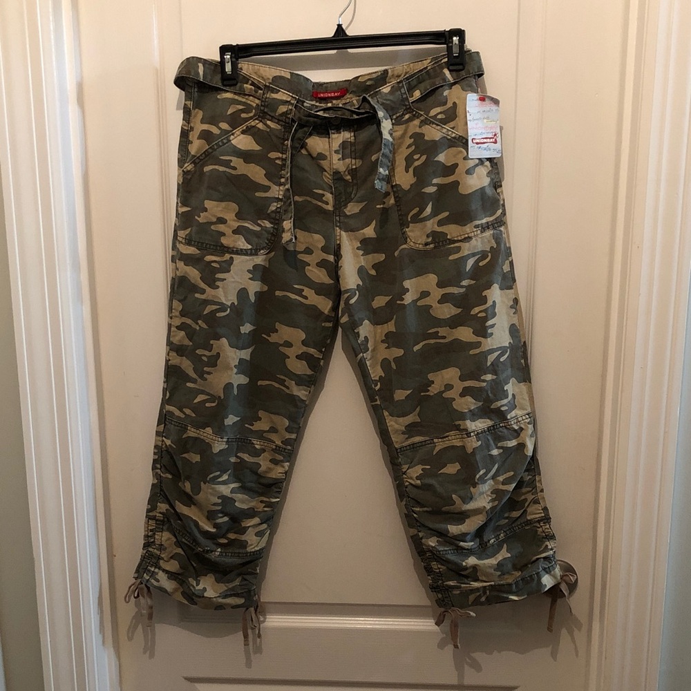 UNIONBAY Juniors Camo Capri Shorts with belt - Olive & Tan